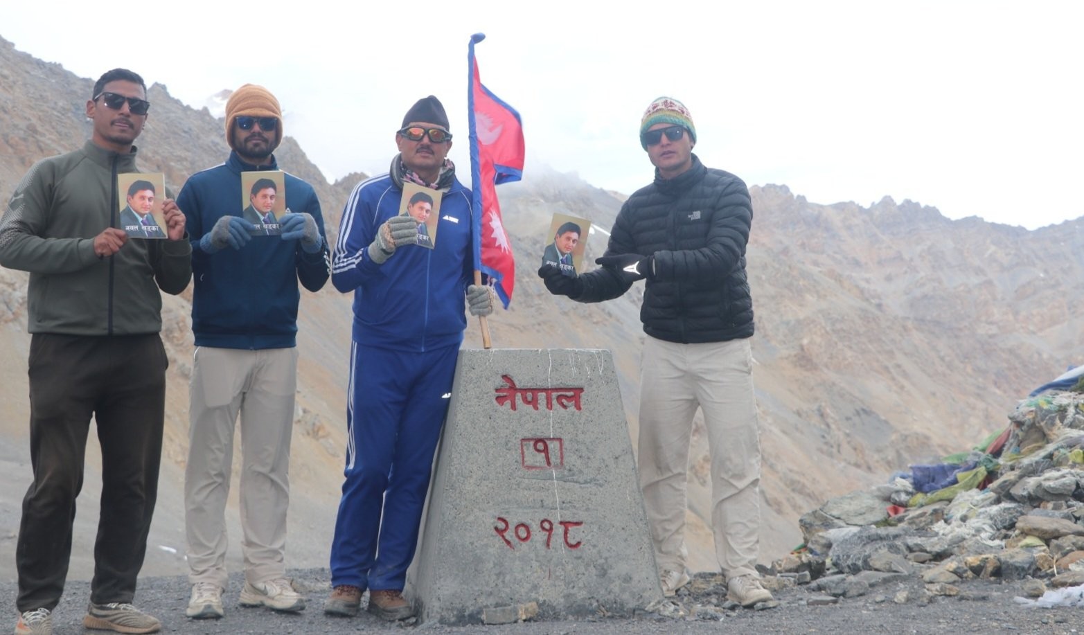 तिङ्कर भञ्ज्याङमा नबल खड्काको पुस्तक विमोचन