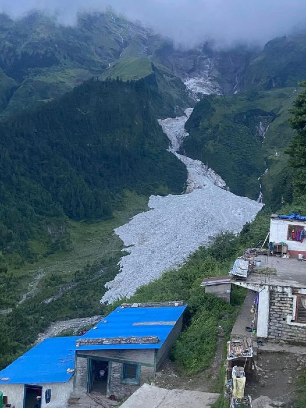 थासाङमा नयाँ हिमपहिरोले बोक्सिखोला रोक्यो Photo 1