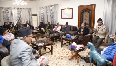 स्थानीय तहमा निर्वाचित जनप्रतिनिधिहरूको भेला गर्दै माओवादी Image