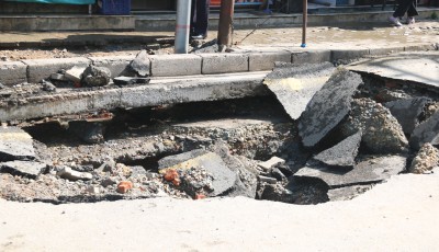 थापाथलीमा फुटेको खानेपानीको पाइप मर्मत Image
