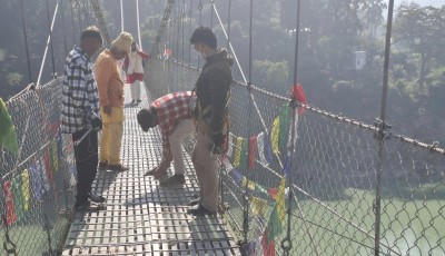 देवघाट जाने झोलुङ्गे पुल मर्मत सुरु Image