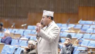 रविविरुद्ध बोलेपछि रामहरि खतिवडामाथि खनिए माओवादी–रास्वपा सांसदहरू Image