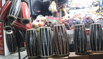 तिहार नजिकिएसँगै मादलको बिक्री बढ्यो Image
