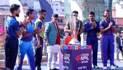 यस कारण राखियो एनपीएल ट्रफीमा  सगरमाथाको कालापत्थरबाट ल्याइएको ढुंगा Image