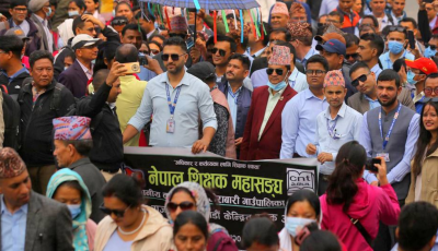 संसद् अधिवेशन अन्त्यपछि शिक्षा ऐन जारी गर्न शिक्षकको माग, सिंहदरबार छेउमै आन्दोलन Image