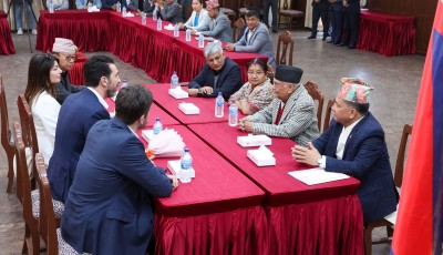 प्रधानमन्त्रीसँग अन्तरराष्ट्रिय गोलरक्षक बुफनको भेट Image