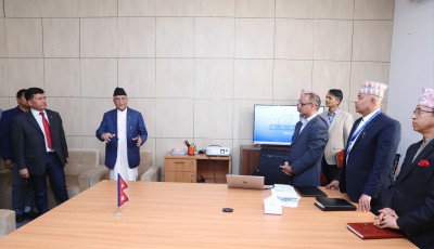 सगरमाथा संवादको सचिवलयमा प्रधानमन्त्रीको निरीक्षण : तयारी चुस्त बनाउन निर्देशन Image