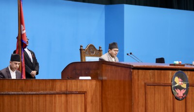 संसद्‌मा सभामुखको बलजफ्ती, सांसदको विरोधका बाबजुद बैठक सञ्चालन Image