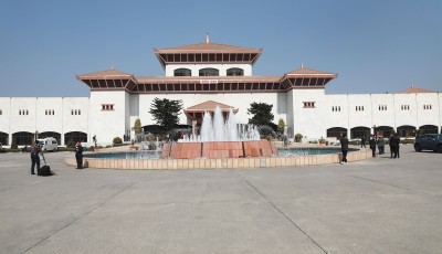 संसद् बहिष्कार गरेका रास्वपा सांसदहरू बैठक कक्षमा छिरे Image