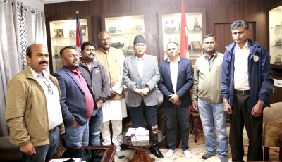 कबाड व्यवसायीका समस्या समझदारीमा हल गर्न प्रचण्डको जोड Image
