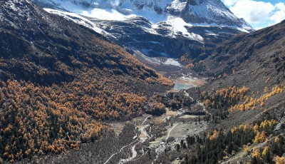 stunning view of a snow-capped mountain Image