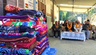 अछाम जिल्ला अस्पतालमा बिरामीलाई तातो कम्बल वितरण Image
