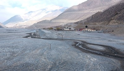 मुस्ताङको एक्लेभट्टी गाउँ र आसपासको क्षेत्र Image