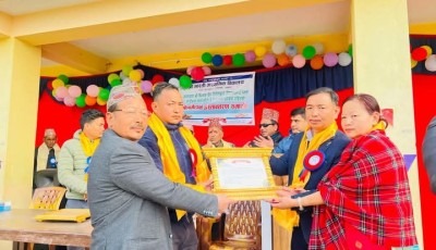 पूर्व ब्रिटिस सैनिकको सहयोगमा खेलमैदान र स्टेज निर्माण Image