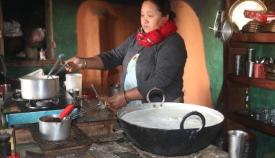 चिया पसलबाट मासिक ५० हजार बचत गर्दै तीन सन्तानलाई जापान सम्म पठाइन सफल विरस Image
