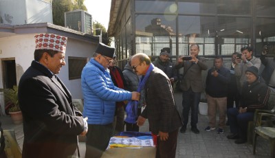 अध्यक्ष प्रचण्डद्वारा पार्टी नवप्रवेशीलाई स्वागत Image