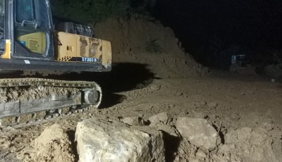 दाउन्नेमा सडक भासिएपछि पूर्व-पश्चिम राजमार्गमा डाइभर्सन निर्माण सुरु Image