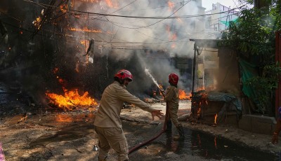 नयाँ दिल्लीमा भयानक आगलागी: २१ जनाको मृत्यु, १५ जना आईसीयूमा
