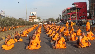 धम्म यात्राको क्रममा  श्रामणेर Image