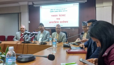 मुलुकको अर्थतन्त्र सुधारतर्फ अग्रसर छ Image