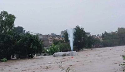 बाढीले राजधानीमा ग्यास बुलेट बगायो Image