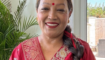 इशा गुरुङ्ग द्वारा प्रकाश लाई १ लाख सहयोग दिने घोषणा Image