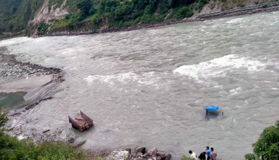 बझाङ्गमा ट्रयाक्टर सेती नदीमा खस्दा २ जना बेपत्ता, ३ घाइते Image