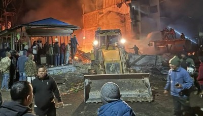 खाना पकाउने ग्यासबाट सल्किएको आगोले हलेसीका तीन घरमा क्षति Image