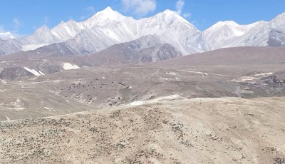 मुस्ताङको न्हेछुङ्ग माथिको डाँडाबाट दक्षिणमा देखिएको धौलागिरि –नीलगिरि हिमशृङ्खला Image