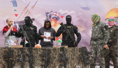 शनिबार रिहा गर्ने भनिएका छ मध्ये दुई इजरायली बन्धक रिहा Image