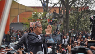 पूर्वराजा आइपुगे काठमाडौं, समर्थकहरूलाई विमानस्थल प्रवेशमा रोक, गेटमा स्वागत Image