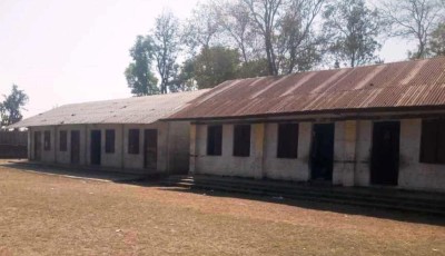 अभावकै बीच सञ्चालन हुँदै रत्न मावि, वर्षौंदेखि जिर्ण भवनमा पठनपाठन,  अश्वासन मात्रै पाउने काम नहुने Image