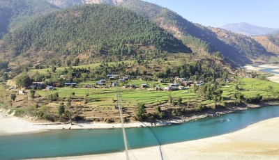 कर्णाली नदी किनारमा रहेको  तुल्ता गाउँ Image