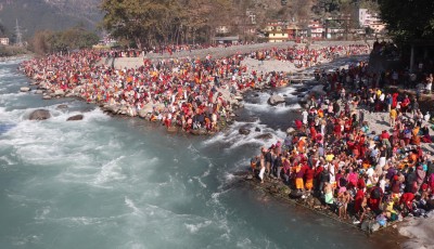 "उत्तरगया: पितृ तर्पणका लागि श्रद्धालुको भीड, मोक्षको आस्थामा जुटे भक्तजन" Image