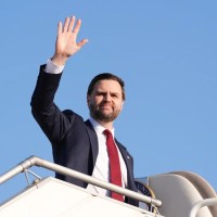 सम्झौताबिनै फर्कियो अमेरिकी टोली: इरानले अस्वीकार गर्‍यो ‘अन्तिम प्रस्ताव’ Image