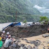 जाजरकोटमा बाढीले भूकम्पपीडितका टहरा बगायो Image