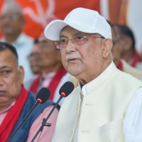 हिम्मत छ भने मलाई हटाएर देखाऊ - अध्यक्ष ओली Image
