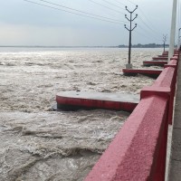सप्तकोसीमा खतराको घण्टी: पानीको बहाव डेढ लाख क्युसेक नाघ्यो, २१ ढोका खोलिए Image