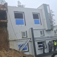 धापाखेलमा पहिराले ढल्यो साढे दुई तले घर Image