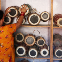 सांगीतिक सीप ओझेलमा, मादल व्यवसायको पतनसँगै घट्दै स्थानीय आयस्रोत Image