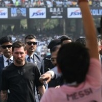 कोलकातामा मेसीको भव्य स्वागत, कमजोर व्यवस्थापनले कार्यक्रममा भयो हंगामा Image