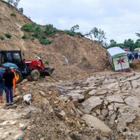 बाढीपहिरोले प्रमुख दश राजमार्ग पूर्ण रूपमा अवरुद्ध Image