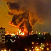 रुसको तेल ‘मेरुदण्ड’मै युक्रेनको प्रहार: प्रमुख बन्दरगाह ठप्प, विशाल आगलागीले निर्यात प्रणाली ध्वस्त Image