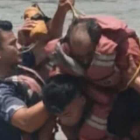 नारायणी नदीमा बग्दै गरेका पुरुषलाई जीवितै उद्धार Image
