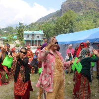मोतीबिन्दु शल्यक्रियापछि उज्यालो देख्दा वृद्धवृद्धाले गरे नाचगान Image