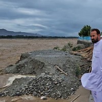 अचानक आएको बाढीले दुई परिवार बगायो, उद्धार कार्य जारी Image