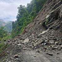 पहिरोले कर्णाली राजमार्ग अवरुद्ध Image