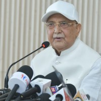 सत्ता समीकरणमा नयाँ तरंग: प्रदेश सरकारबाट एमाले बाहिरिने सम्भावनाबारे के भने ओलीले? Image
