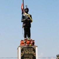 लखन थापाको शालिक हटाएकोमा आदिवासी जनजातिको विरोध, प्रतिकार गर्ने चेतावनी Image