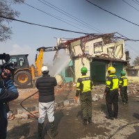 सार्वजनिक जग्गा अतिक्रमण गरी बनाइएका संरचना भत्काइयो Image